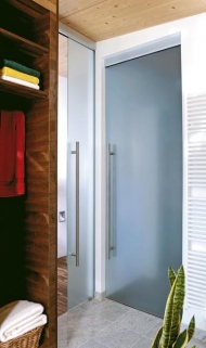 Interiérové designové dveře Dana Satinato, celoskleněný model, cena včetně pojezdového kování a madel od 32 418 Kč, SORTIM.