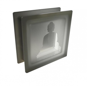 Skleněná tvárnice Buddha block a Pegasus (Seves), 33 x 33 x 12 cm, váha 9 kg, www.sevesglassblock.com Skleněná tvárnice Buddha block a Pegasus (Seves), 33 x 33 x 12 cm, váha 9 kg, www.sevesglassblock.com