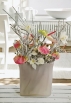 Květy orchideje Cymbidium připomínají ptáky schované ve větvích. Zaujmou barevné akcenty a nápadité použití květů. Orchidej Cymbidium, anturie (Anthurium) Květy orchideje Cymbidium připomínají ptáky schované ve větvích. Zaujmou barevné akcenty a nápadité použití květů. Orchidej Cymbidium, anturie (Anthurium)