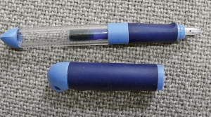Bombičkové psací pero pro leváky školou povinné