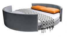 Oválná rozkládací pohovka Scoop (design Guido Rosati, Saba Italia), čalounění látka, COLOSSEUM Oválná rozkládací pohovka Scoop (design Guido Rosati, Saba Italia), čalounění látka, COLOSSEUM