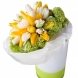 Svěží vázaná kytice složená z pestrobarevných tulipánů a kaliny. Cena tulipánu cca 30 Kč/ks, cena kaliny od 35 Kč/ks, cena vyobrazené kytice 1 380 Kč