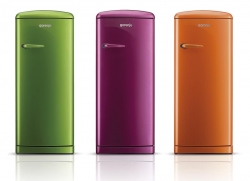 Hravá a barevná kolekce chladniček Gorenje Retro Funky (limetkově zelená, malinově růžová a oranžová), energetická třída A+, funkce automatického odmrazování, cena 22 990 Kč, GORENJE