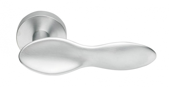 Klika Spoon-R (Manital, design Mario Mazzer), cena 1 914 Kč, www.kovani-kliky.cz.