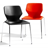 Židle Boo (Blå Station), design Stefan Borselius, plast, plsť, mikrovlákno, kůže a chrom, cena od 6 955 Kč, SCANDIUM.