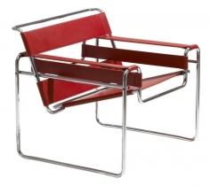Židle Wassily Chair (Knoll) z roku 1925 je revoluční kousek nábytku, u kterého byly poprvé použity speciální materiály (trubka a textil) a nový výrobní postup. Designéra Marcela Breuera k jejímu návrhu inspirovala síla a elegance ocelových trubek jeho bicyklu.