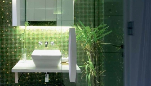 Smaragdová koupelna v pokoji