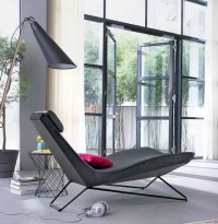 Chaise longue My chair lounge (Walter Knoll, design UNStudio), ergonomický sedák, potah v látce nebo kůži, cena od 61 776 Kč (KONSEPTI).