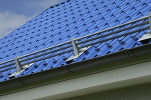 Nejdůležitější je samotné řešení střechy, její spád a výběr vhodné střešní krytiny a samozřejmě prevence!