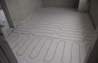 Pro podlahové vytápění jsou použity topné rohože ECOFLOOR.
