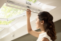 Větší prosklená plocha oken VELUX vám v topné sezoně zajistí více tepla díky pasivním solárním ziskům.