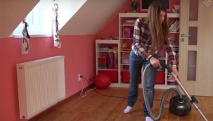 VIDEO: Dřevěná podlaha v koupelně není překážkou