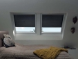 Všechna střešní okna VELUX se dají kombinovat se stínicími doplňky. Venkovní roleta patří mezi nejúčinnější řešení při chladném a nepříznivém počasí v zimě. V létě naopak udržuje v interiéru příjemné klima.