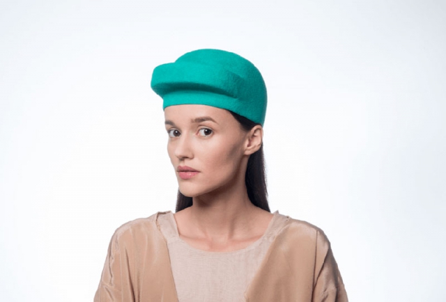 Sofya Samareva je v současné době jedna z nejúspěšnějších designérek u nás, která díky své unikátní kolekci klobouků prorazila v Čechách i v zahraničí.