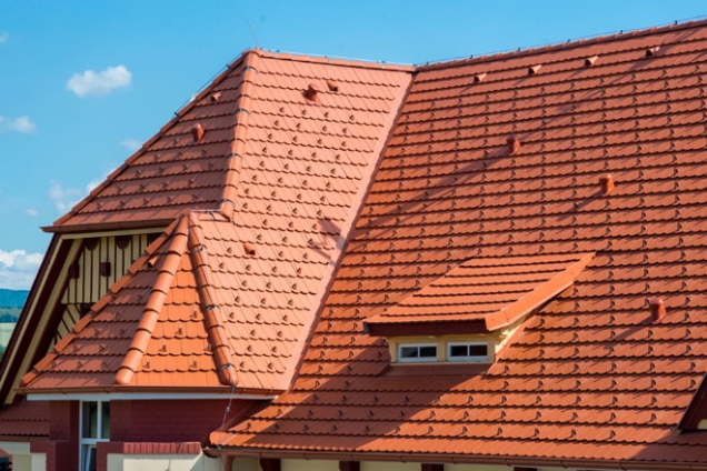 Vybíráte novou střechu nebo plánujete rekonstrukci a potřebujete poradit? Mezi oblíbené patří v posledních letech střešní krytiny Terran, které nabízejí široký sortiment, bohatý výběr barev a tvarů, výborné služby a jako jediné mezi výrobci betonových střešních krytin až 50letou záruku.