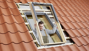Kyvné střešní okno GLL 1061 se systémem izolace ThermoTechnology (VELUX)