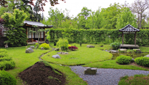 Na přání současných majitelů manželů Brdičkových vznikl meditační pavilon podle vzoru z japonského Kjóta, který zabírá podstatnou část zahrady.