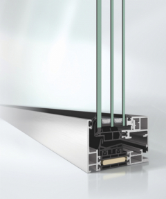 Panoramatické tepelněizolační hliníkové okno Schüco AWS 75 PD.SI (základní stavební hloubka 75 mm, Panorama Design, Super Insulated). Zdroj: Schüco CZ