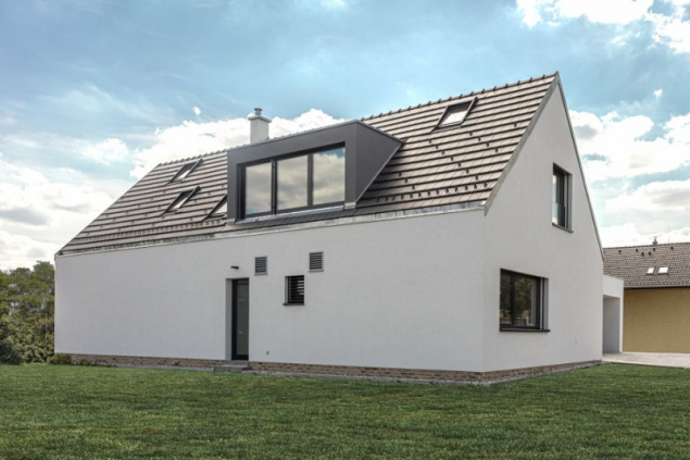 První vzorový e4 dům - Újezd u Průhonic (zdroj: Wienerberger)