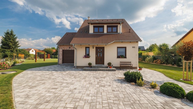 Realizace fasády s materiály Baumit (zdroj: RD RÝMAŘOV s.r.o.)