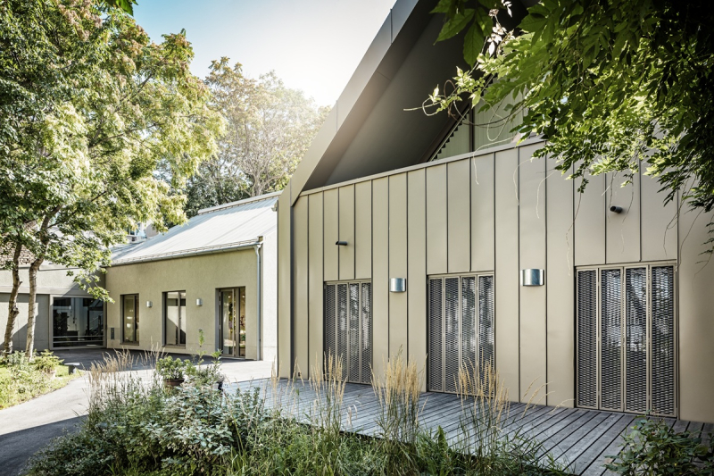 Comploj: Produktivita vs. inovativní architektura