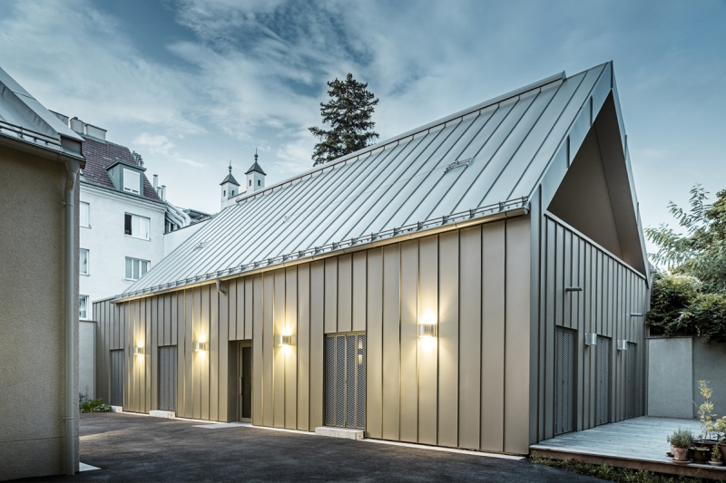 Comploj: Produktivita vs. inovativní architektura