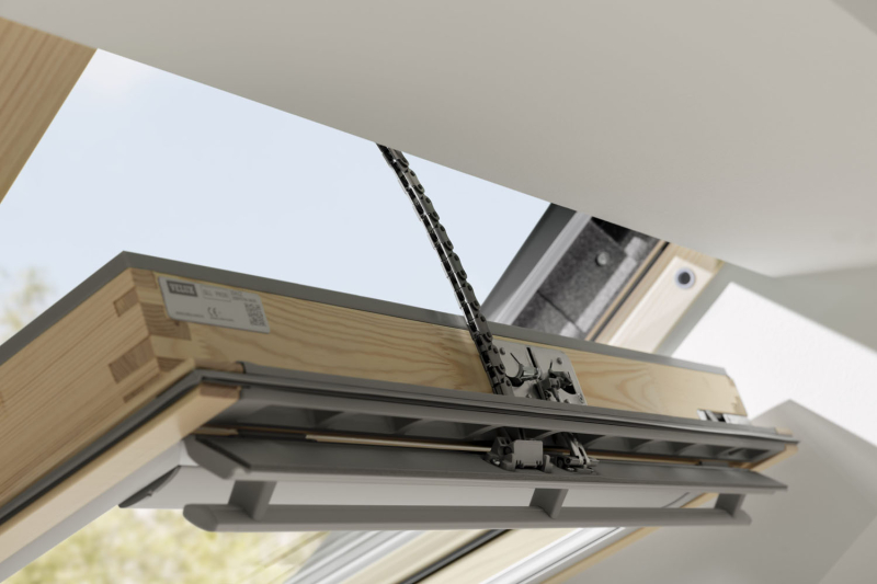 Cenově dostupná střešní okna VELUX s integrovaným motorem