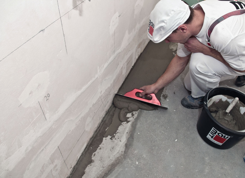 Před aplikací hydroizolačních membrán je důležitý dokonale vyrovnaný podklad pomocí stěrky Baumit Baumacol Preciso Speed, která díky rychlému zrání umožňuje aplikaci dalších vrstev již po 24 hodinách