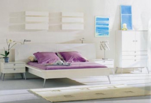 Ložnice Cristal (Gautier), ceny: postel 180 x 200 cm - 40 272 Kč, noční stolek - 6 699 Kč, police - 1 891 Kč, KTC INTERIER.