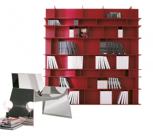 Knihovna Walley (Cattelan Italia), provedení červený lak, rozměr 105 x 26 x 215 cm, cena 56 527 Kč, ABITARE.