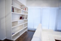 Zastínění je řešeno velmi elegantně a netradičně firmou INNEX Morava, která také dodávala kusový koberec