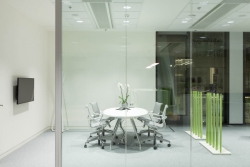 Living Office je atraktivní a přirozené pracovní prostředí, které přináší lepší propojení zaměstnanců, větší kreativitu i výkonnost a ve svém důsledku užitek pro všechny.