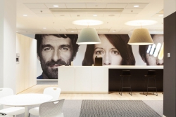 Living Office je atraktivní a přirozené pracovní prostředí, které přináší lepší propojení zaměstnanců, větší kreativitu i výkonnost a ve svém důsledku užitek pro všechny.
