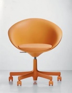 Křesílko Hula Hoop (Vitra, design Philippe Starck), cena 14 530 Kč, KONSEPTI