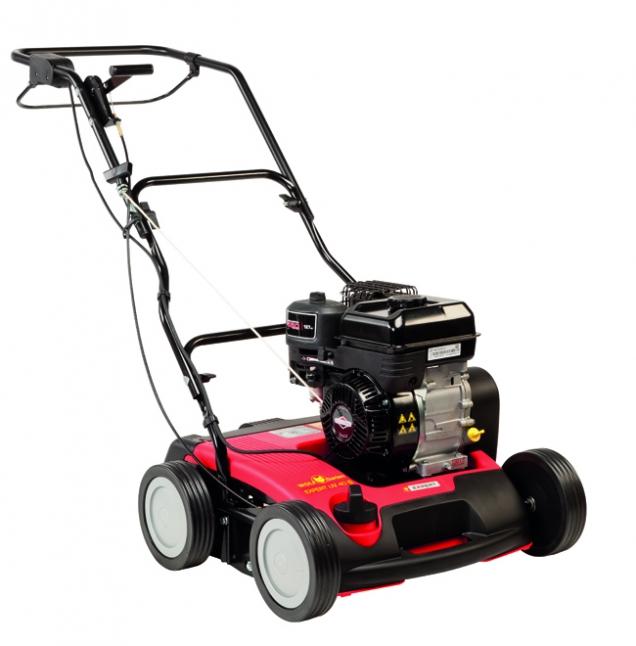 Silný benzínový vertikutátor Expert UV 40 B od renomovaného výrobce Wolf-Garten s americkým motorem Briggs&amp;Stratton o výkonu 3 kW. (FOTO: Wolf-Garten)