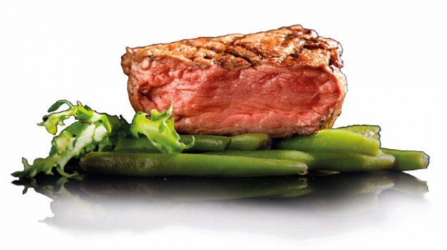 Tenderizer na maso TESCOMA PRESIDENT je vynikající pro přípravu šťavnatých steaků a zvláčňování všech druhů červeného masa. Sejměte kryt čepele a kolébavými pohyby maso po celé ploše prokrojte a zvláčněte. Vhodné do myčky, 5 roků záruka. Cena 299 korun, koupíte v Prodejních centrech TESCOMA či na www.eshop.tescoma.cz