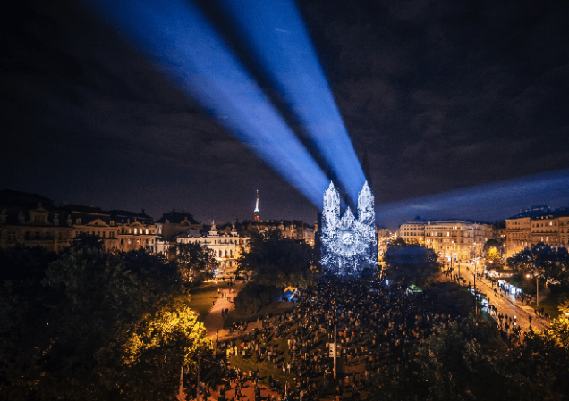 SIGNAL Festival 2016: Dvacítka instalací bude k vidění od 13. do 16. října v ulicích centra Prahy na tradičních, oblíbených zastávkách i ve zcela nových lokalitách, které se na trasu SIGNALu zapíší poprvé. Novinkou letošního ročníku bude i denní program v SIGNAL Dome určený dětem.