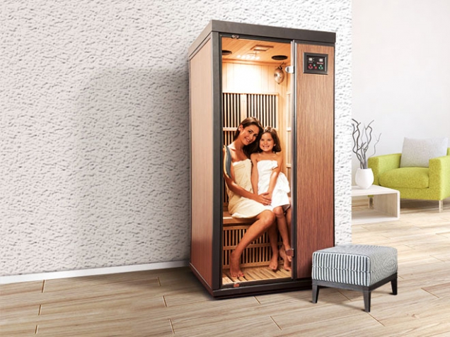 Atraktivní vzhled dovoluje umístit jednu z letošních novinek – infrasaunu z kanadského jedlovce a desek MDF - i do velmi moderního prostoru. (FOTO: Mountfield)