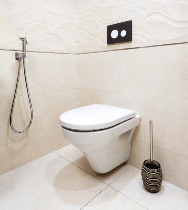 Ani v případě malé koupelny by neměl chybět bidet. Obvykle však už nezbývá prostor pro jeho umístění. Alternativním a praktických řešením v takovém případě je využití bidetovacího sedátka, anebo např. ruční bidetovací spršky. (SIKO)