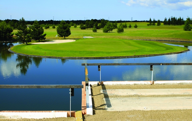 Řadové rodinné domy u golfového resortu v Michalovicích - stavba (HELUZ)