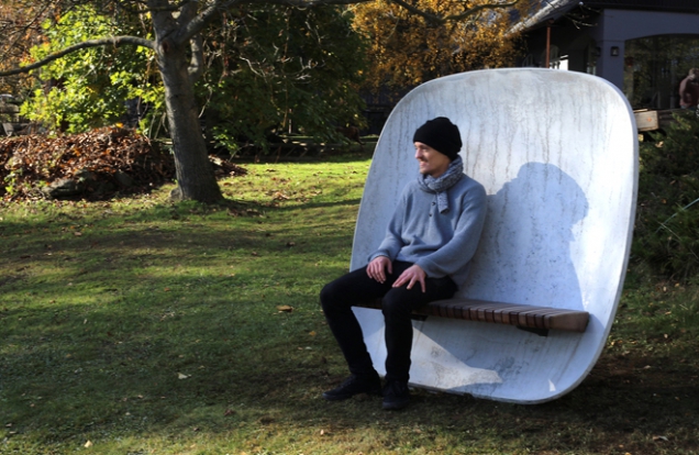 Finalisté Ceny Czech Grand Design 2016: Objev roku - Eduard Herrmann / parková lavička Satellite (mmcité1), svítidla Ignis (BOMMA)