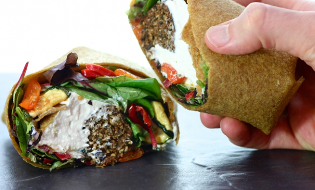 Falafel Hummus Wrap britského šéfkuchaře Russella Jamese (Lifefood)