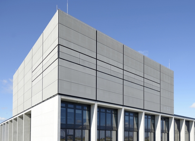 FACID plášť na fasádě o rozloze 20.000 m2 na letišti Berlin Brandenburg Willy Brandt. (Zdroj: Schüco)