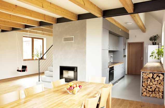 Dnes novým majitelům slouží útulná, ale moderní chaloupka. Foto: Jakub Tomec