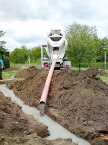 Pro realizaci základových pasů jsou často využívány lehce zhutnitelné betony. (CEMEX)