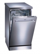 Myčka SF 25T053EU (Siemens), š. 45 cm, třída spotřeby energie, účinnosti mytí a sušení AAA, je vybavena 4 + 1 autoprogramem (70 °C, 55-85 °C, Eco 50 °C, rychlý 45 °C, předmytí), funkcí AquaStop, objem 9 jídelních souprav, cena 28 990 Kč, k dostání v prodejnách elektro