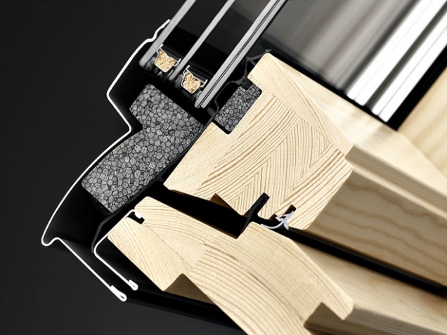 Na trhu existuje nová generace střešních oken Velux Thermo­Technology, fungující jako efektivní štít proti větru a chladnému vzduchu. Součástí konstrukce je expandovaný polystyren (EPS). Spolu s novým těsněním mezi oknem a rámem se zlepšuje i vzduchotěsnost okna. K eliminaci tepelných ztrát slouží systémové zateplovací sady, které navíc zajistí dokonalé osazení oken a vodotěsné napojení na střešní plášť. Další variantou je pak speciální zapuštěné zateplené lemování pro ploché i profilované střešní krytiny.
