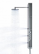 Velmi elegantní sprchový systém Watterwall (Axor Starck X) s talířovou horní sprchou o průměru 24 cm, ruční sprcha Air se dvěma druhy proudů, sprchová hadice 1,25 m, 6 bočních trysek, termostat. Technika je skryta na boku, kde jsou zároveň i odkládací poličky, cena 101 269 Kč, HANSGROHE