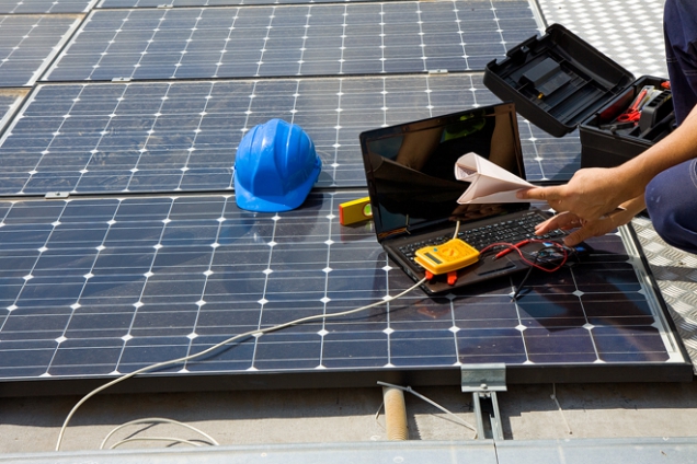 Při instalaci panelů na střechu je velmi důležité, jak budou panely seřazeny a zapojeny, protože každý panel dosahuje při výrobě elektřiny jiných hodnot.
