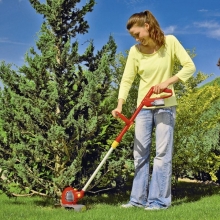 Strunový vyžínač Li-Ion Power GT 815 má záběr 23 cm (WOLF-GARTEN)